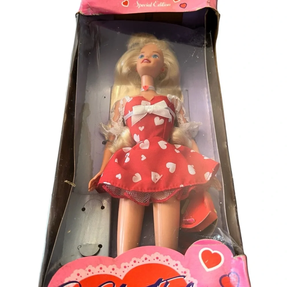 Vintage 1994‎ Valentine Romance Barbie NIB